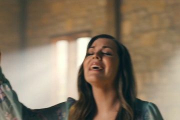 Video: Hannah Kerr - Split The Sea (David Hamilton Arrangement)